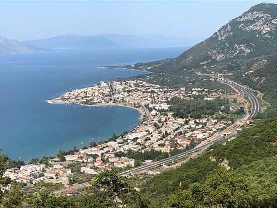 The road network in Agios Konstantinos and Kamena Vourla under reconstruction